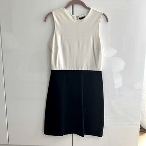 Theory like new size 8 color block black and white stretchy sleeveless dress